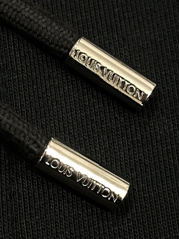 ブランドパーカー着用イメージ